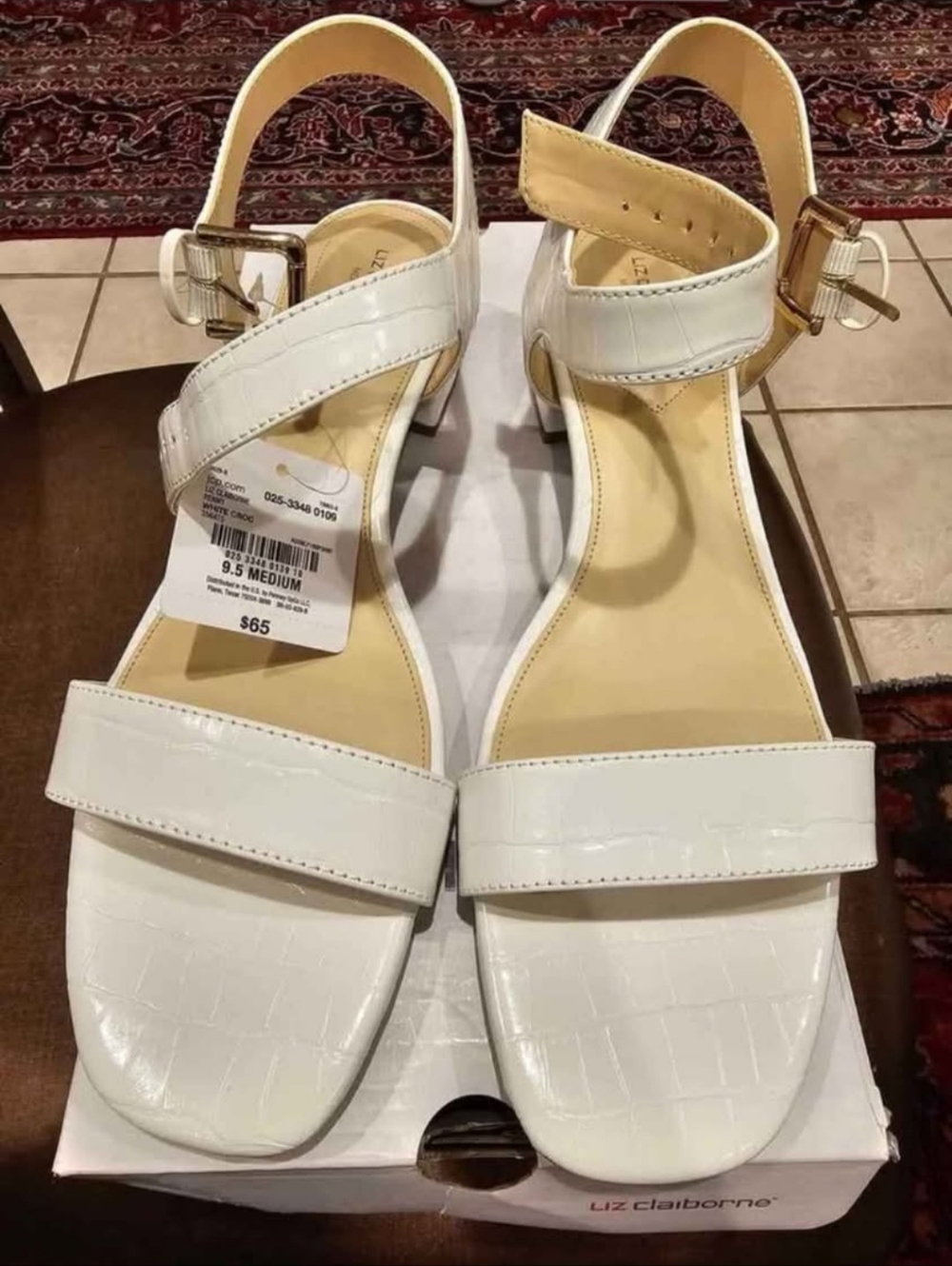 New womans size 9.5 Liz Claiborne sandals